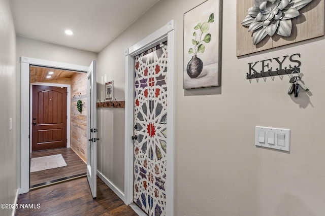 3425 W Mountain Dr, Flagstaff, AZ 86001 - foyer featuring dark wood-style flooring and recessed lighting