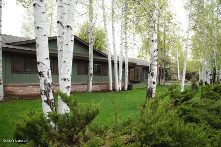 view of side of property featuring a lawn