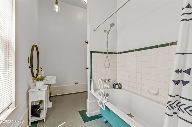 3380 E Lockett Rd, Flagstaff, AZ 86004 - bathroom featuring shower / bath combo with shower curtain, baseboards, and pet washing area