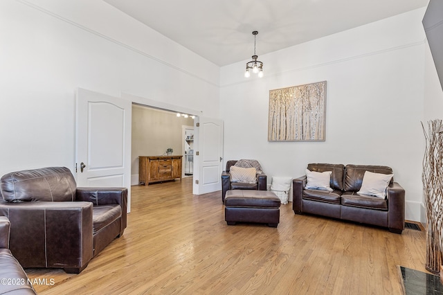 3380 E Lockett Rd, Flagstaff, AZ 86004 - living room featuring light wood finished floors and a high ceiling