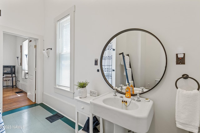 3380 E Lockett Rd, Flagstaff, AZ 86004 - bathroom featuring baseboards and a sink
