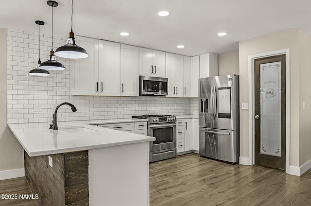 4573 Canyon Loop, Flagstaff, AZ 86005 - kitchen featuring stainless steel appliances, a sink, a peninsula, baseboards, and recessed lighting
