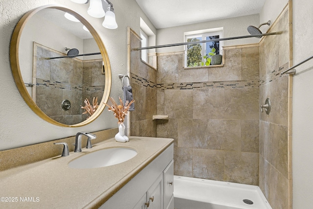 4573 Canyon Loop, Flagstaff, AZ 86005 - full bath with tiled shower and vanity