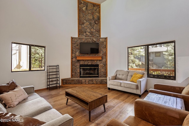 335 Sandia Cir, Munds Park, AZ 86017 - living area with a towering ceiling, wood finished floors, a fireplace, and baseboards