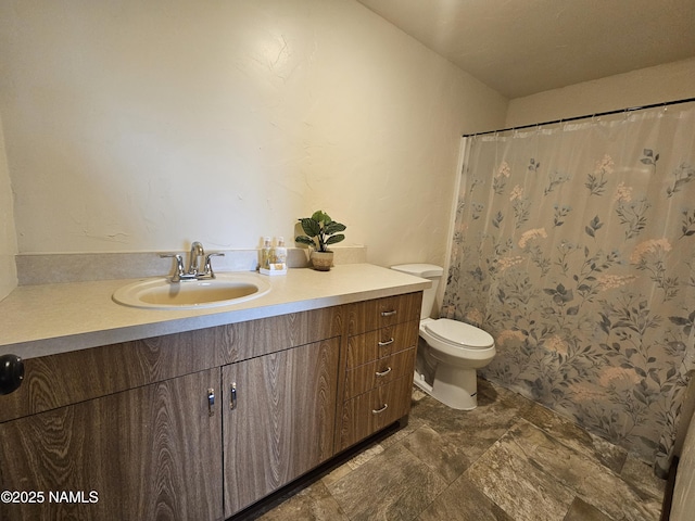 588 W Mesa Dr, Williams, AZ 86046 - bathroom with vanity, toilet, and a shower with curtain
