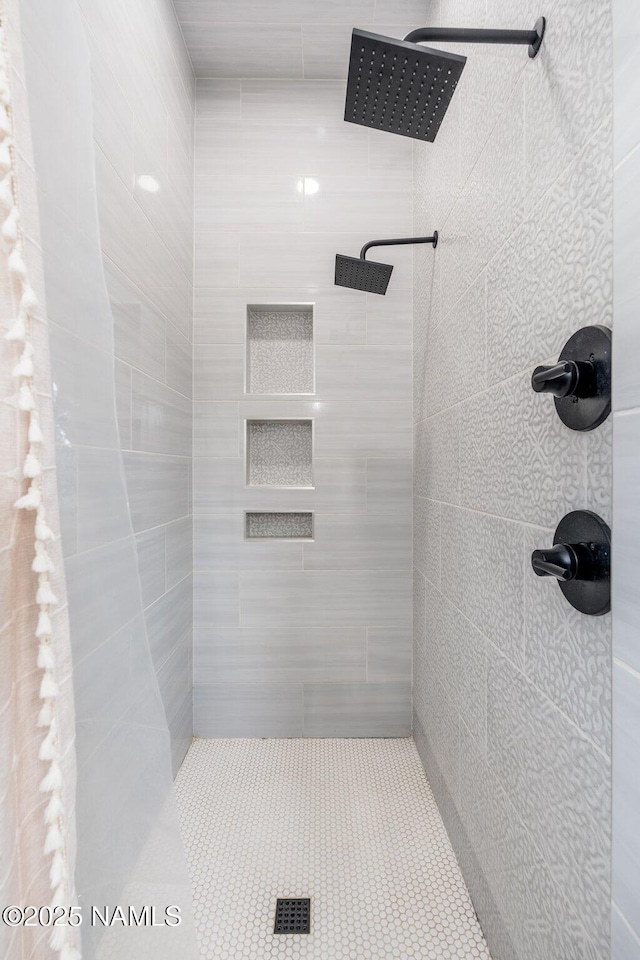 6552 Kelsey Springs Way, Flagstaff, AZ 86001 - full bathroom featuring tiled shower and tile patterned flooring