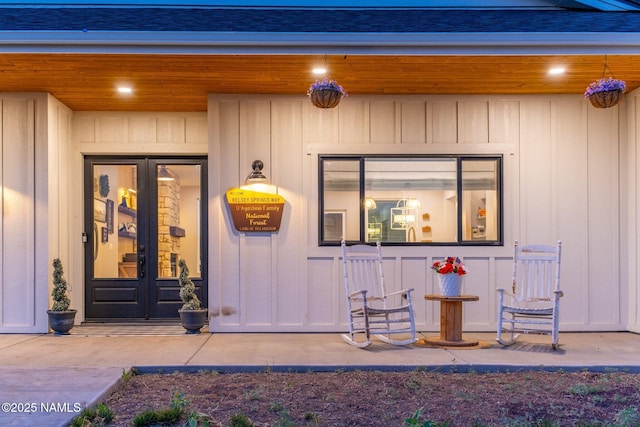 6552 Kelsey Springs Way, Flagstaff, AZ 86001 - doorway to property featuring a shingled roof and board and batten siding