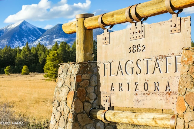 community / neighborhood sign featuring a mountain view