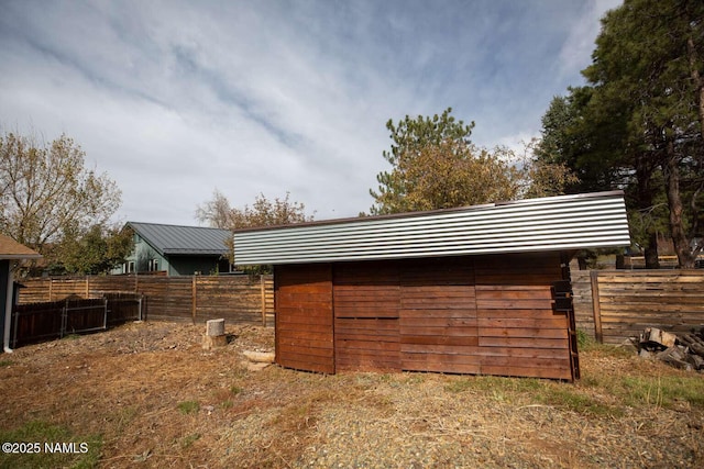 73 Seneca Dr, Flagstaff, AZ 86005 - view of outdoor structure featuring an outbuilding and fence