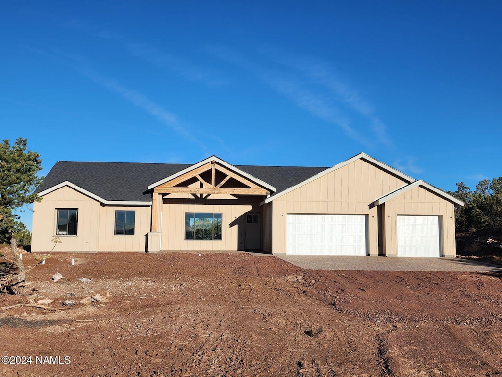 view of front facade featuring a garage