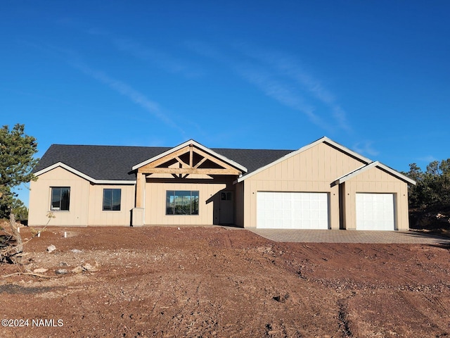 view of front facade featuring a garage