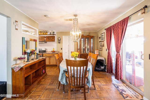 dining area with visible vents and an inviting chandelier