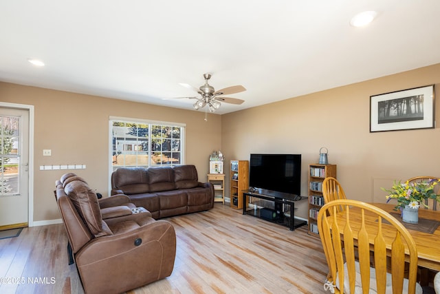 living room with light wood-style floors, baseboards, a ceiling fan, and recessed lighting