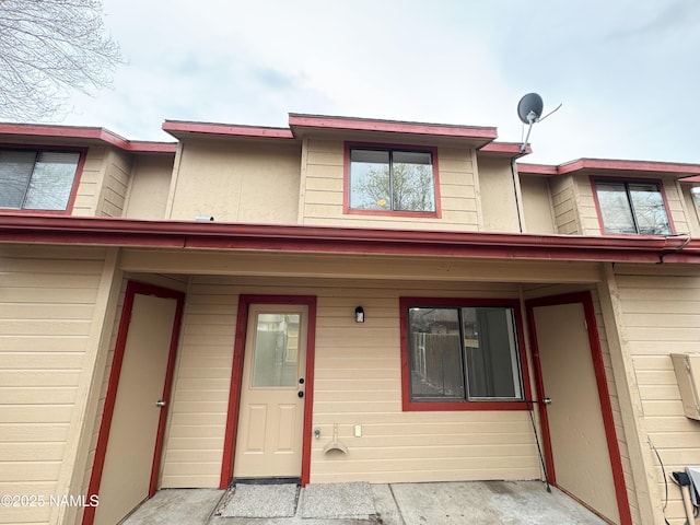 1807 N Main St, Flagstaff, AZ 86004 - view of exterior entry featuring stucco siding