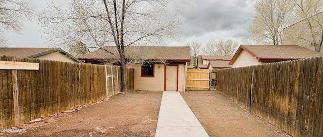 1807 N Main St, Flagstaff, AZ 86004 - view of yard featuring an outdoor structure and a fenced backyard
