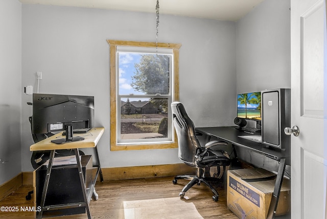 9654 Heritage Dr, Flagstaff, AZ 86004 - office with wood finished floors and baseboards
