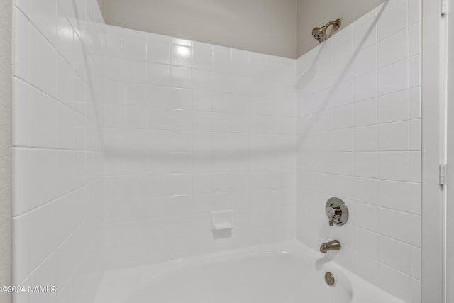 room details with tub / shower combination