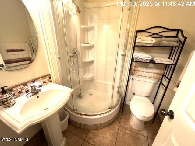 9123 W Arden Ln, Bellemont, AZ 86015 - full bathroom featuring tile patterned floors, a sink, a stall shower, and toilet