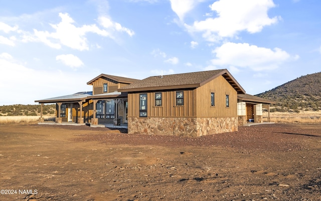 view of front of property with a mountain view and covered porch