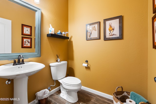 bathroom featuring sink and toilet