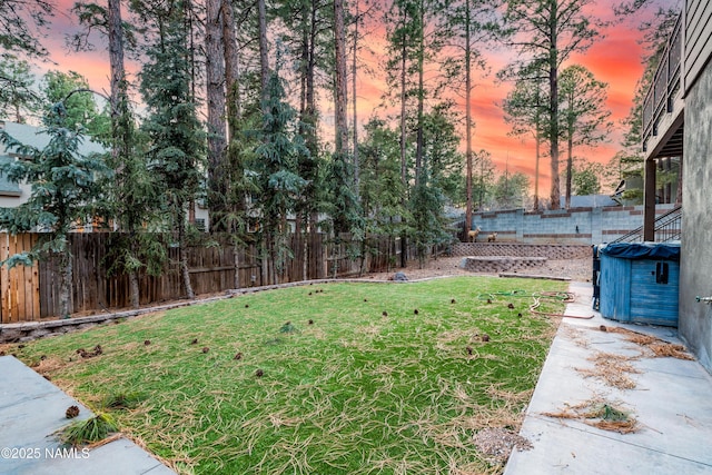 2163 S Highland Mesa Rd, Flagstaff, AZ 86001 - view of yard at dusk