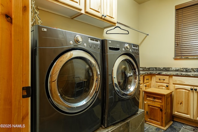 2163 S Highland Mesa Rd, Flagstaff, AZ 86001 - laundry area featuring cabinets and independent washer and dryer