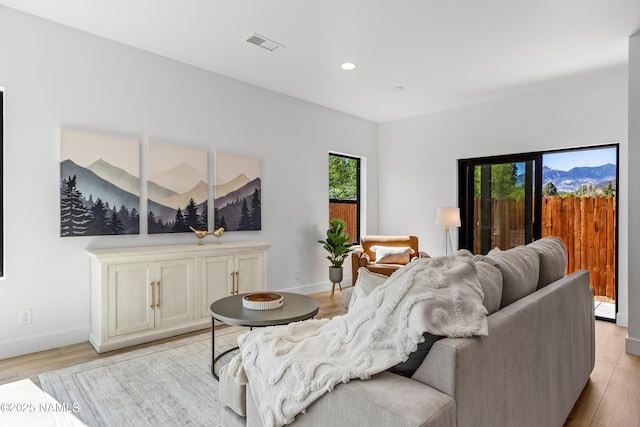 302 W Oak Ave Unit 5, Flagstaff, AZ 86001 - living area featuring light wood-style flooring, recessed lighting, and baseboards