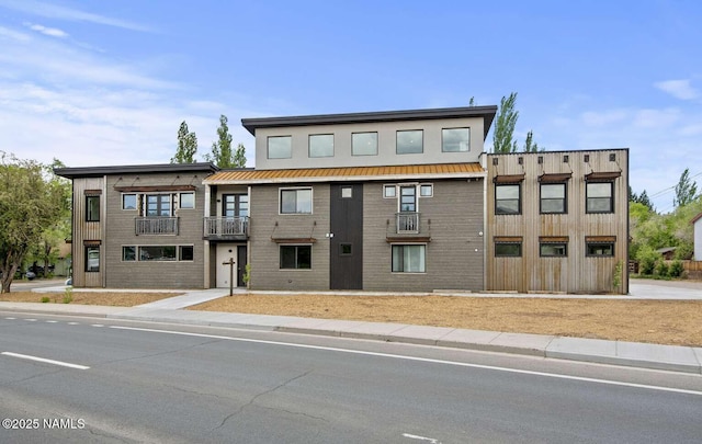 view of front of home featuring metal roof