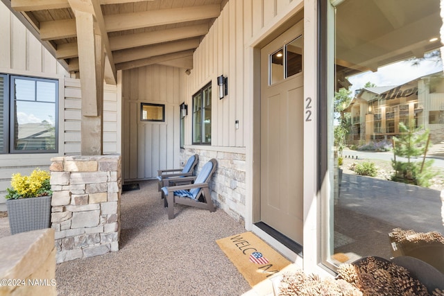 entrance to property featuring a porch