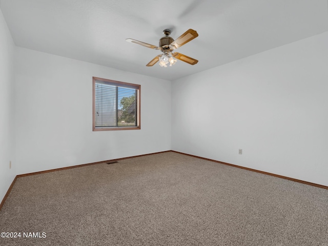 unfurnished room featuring ceiling fan and carpet