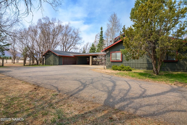 view of front of house featuring a garage, driveway, and an attached carport
