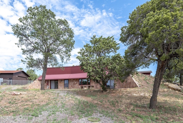 5920 Wildflower Rd, Flagstaff, AZ 86004 - back of property featuring metal roof and fence