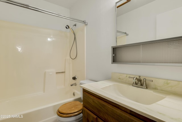 5920 Wildflower Rd, Flagstaff, AZ 86004 - bathroom with toilet, vanity, and bathtub / shower combination