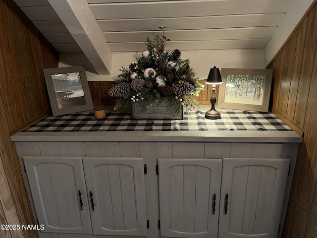 2511 Black Bear Ln, Pine Top, AZ 85935 - detailed view of wood walls