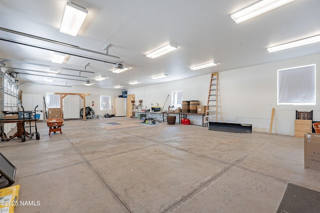 1533 S Minstrel Ln, Williams, AZ 86046 - garage featuring a garage door opener