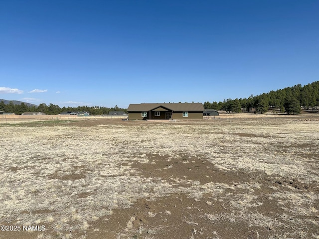 view of yard featuring a rural view