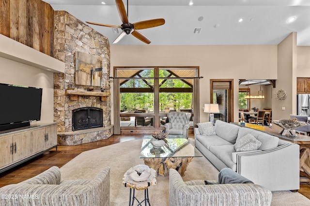2047 E Del Rae Dr Unit 163, Flagstaff, AZ 86005 - living area featuring wood finished floors, a ceiling fan, a fireplace, high vaulted ceiling, and recessed lighting