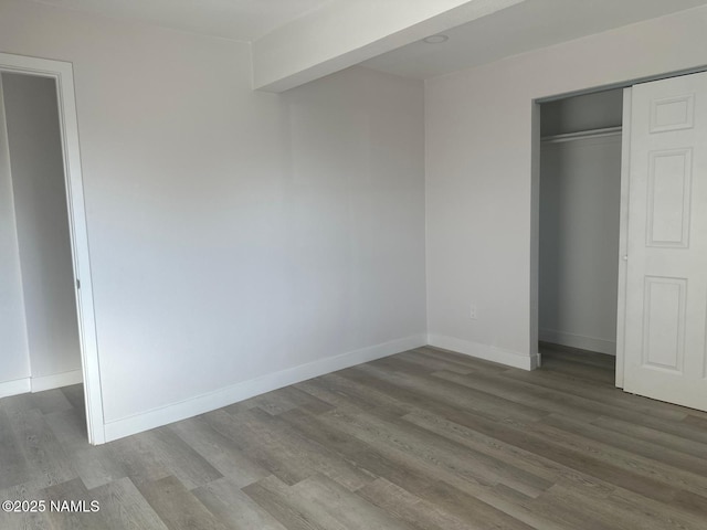 515 W Aspinwall St, Winslow, AZ 86047 - unfurnished bedroom with wood finished floors, a closet, and baseboards