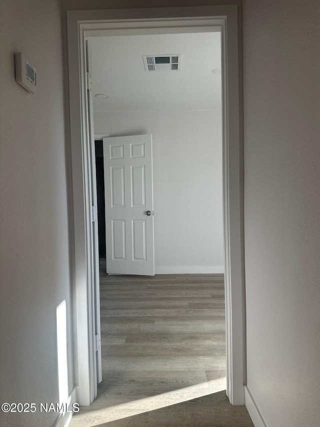 515 W Aspinwall St, Winslow, AZ 86047 - hallway featuring wood finished floors and baseboards