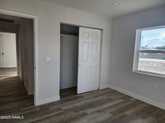 515 W Aspinwall St, Winslow, AZ 86047 - unfurnished bedroom with wood finished floors, a closet, and baseboards