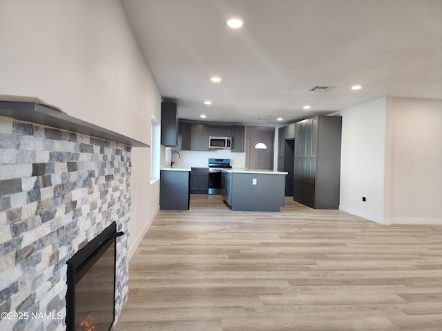 515 W Aspinwall St, Winslow, AZ 86047 - kitchen with stainless steel appliances, recessed lighting, a sink, light countertops, and light wood-style flooring