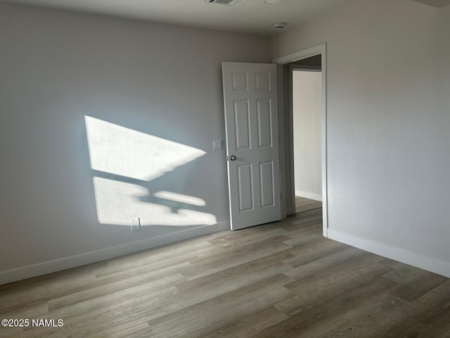 515 W Aspinwall St, Winslow, AZ 86047 - empty room featuring baseboards, wood finished floors, and a smoke detector