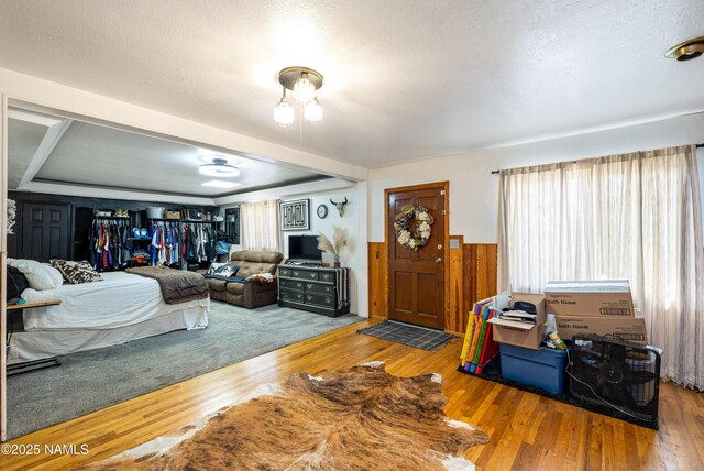 502 N Humbolt St, Williams, AZ 86046 - living area featuring wood finished floors, a wainscoted wall, and a textured ceiling