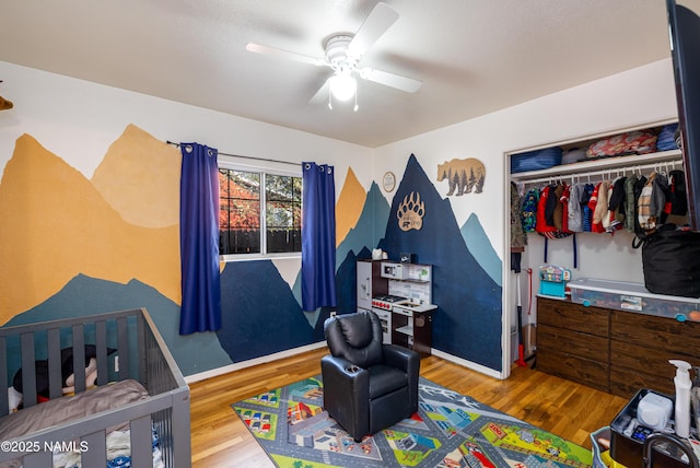 502 N Humbolt St, Williams, AZ 86046 - bedroom featuring wood finished floors, baseboards, ceiling fan, and a closet