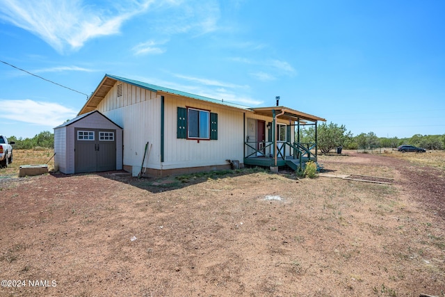 view of front of house featuring a shed