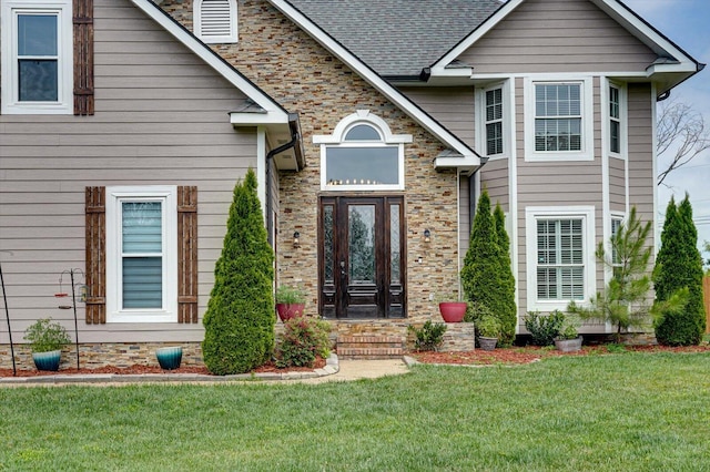 view of front of house featuring a front lawn