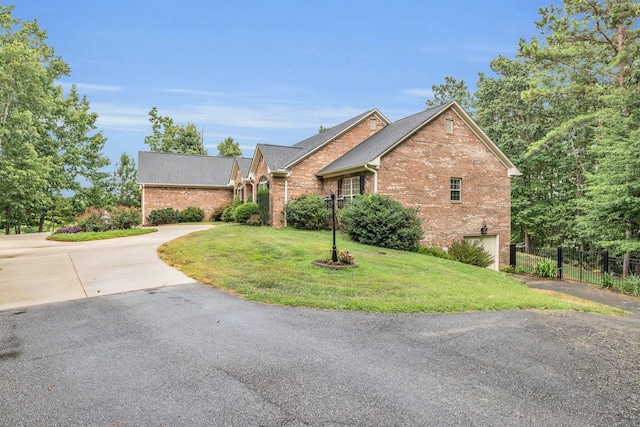 view of front facade with a front yard