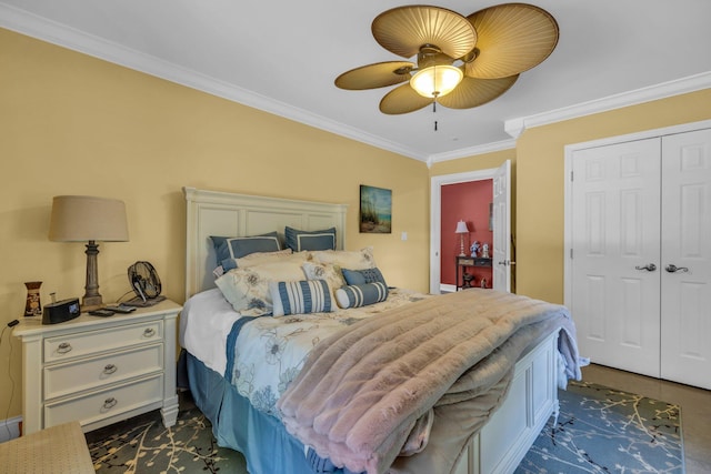 bedroom featuring a closet, ceiling fan, and ornamental molding