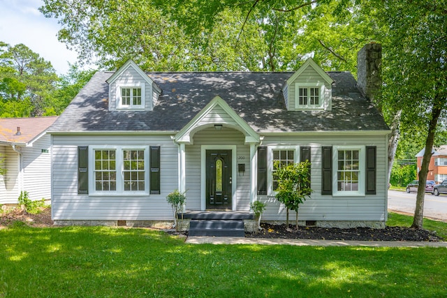 cape cod-style house with a front yard