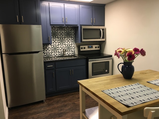 kitchen featuring dark hardwood / wood-style flooring, stainless steel appliances, sink, and tasteful backsplash